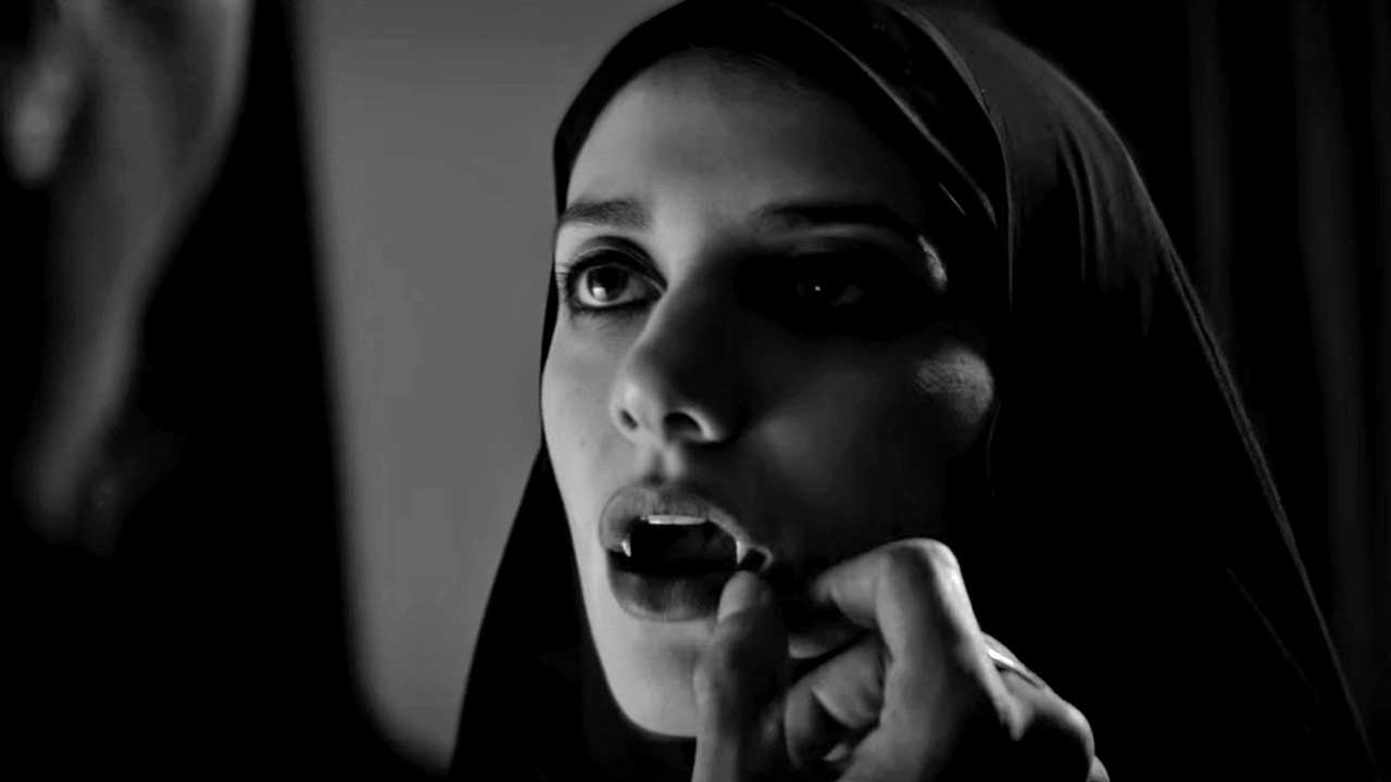 A Girl Walks Home Alone at Night (Ana Lily Amirpour, 2015)