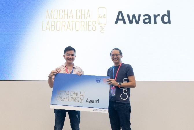 Director Randolph ZAINI from Virgin Bash winner of the Mocha Chai Award and Yee-wei CHAI, CEO of Mocha Chai Laboratories