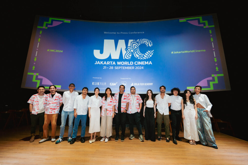 Press conference group photo with organizing committee
