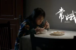 Chang'e the protagonist eating by herself