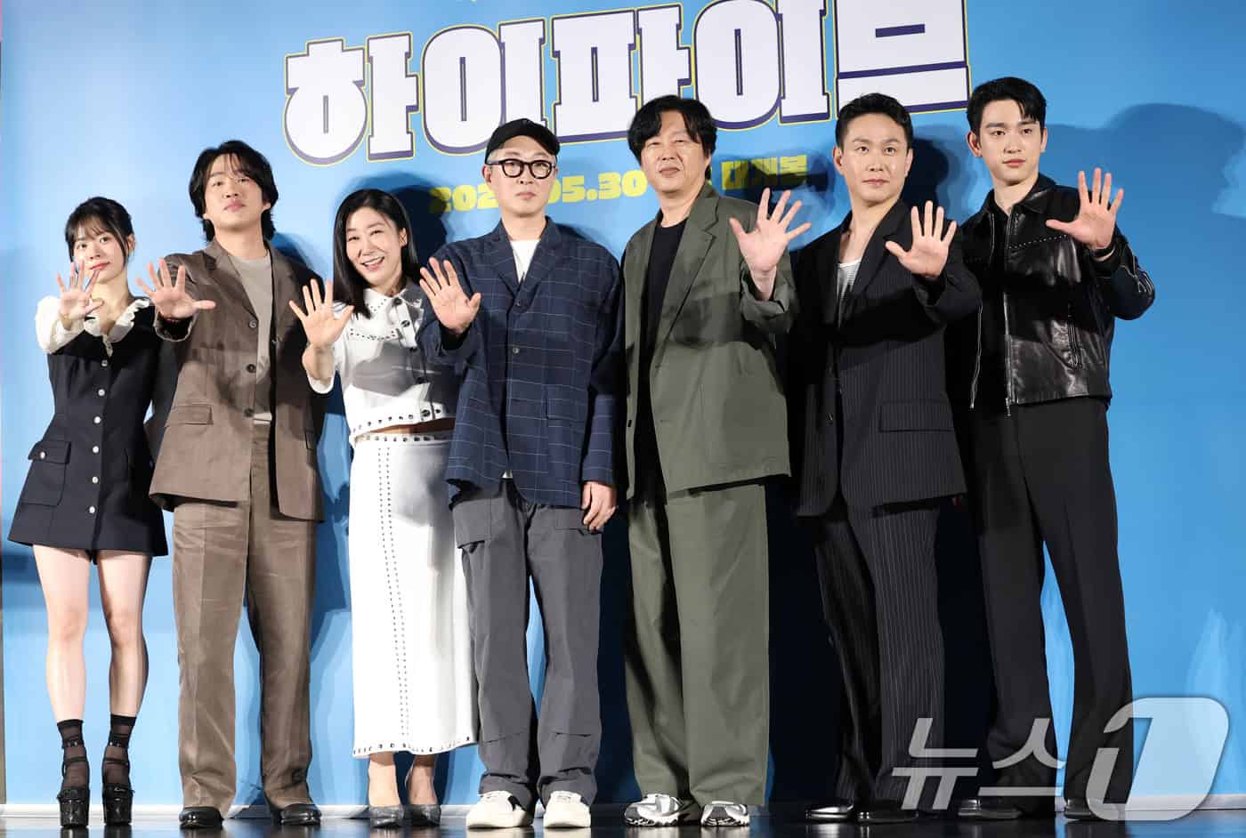 Actors and director for Korean movie Hi-5