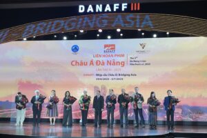 0pening ceremony at Danang Asian Film Festival : Asian Film Competition Jury and Vietnamese Film Competition Jury (credit photo J-M Therouanne)