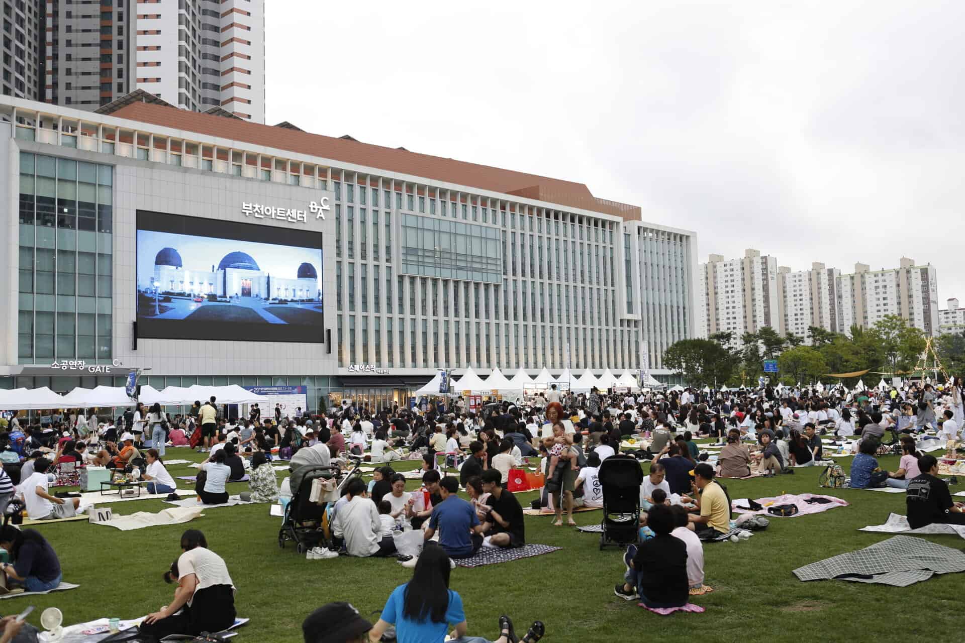 Citizens gathered at Bucheon Lawn Square